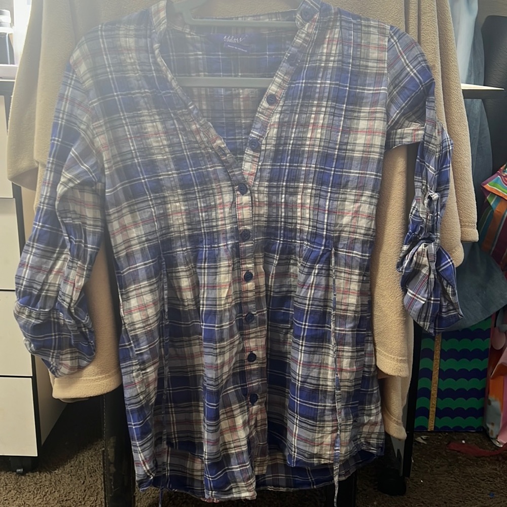 Miley Cyrus women’s button up plaid shirt
